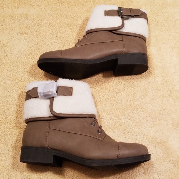 SO Taupe Broadcast Side Zip Booties in Size 6.5M - Picture 6 of 8
